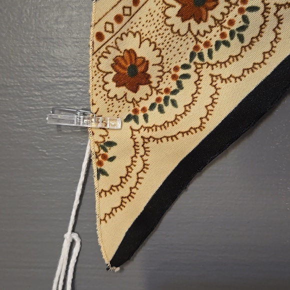 Triangle Scarf - Picture 5 of 5